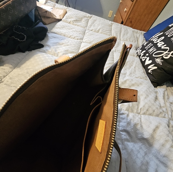 Authentic lv - Picture 3 of 4